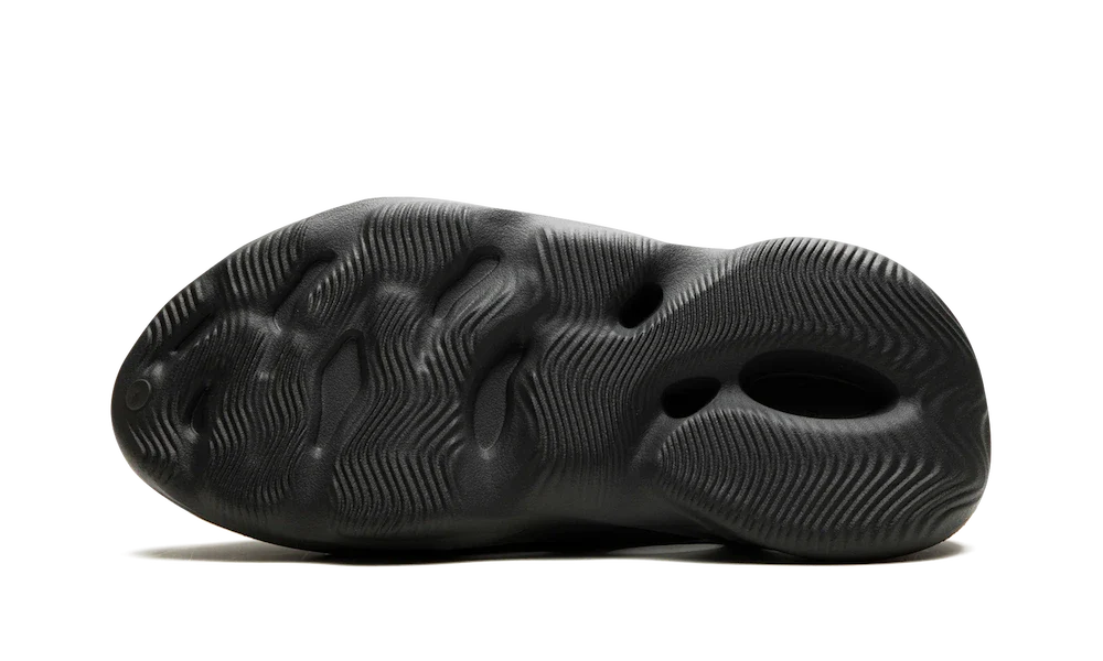 Yeezy Foam RNNR Carbon (IG5349) - 40.5 EU - 7 US - Black | SOSUKICKS