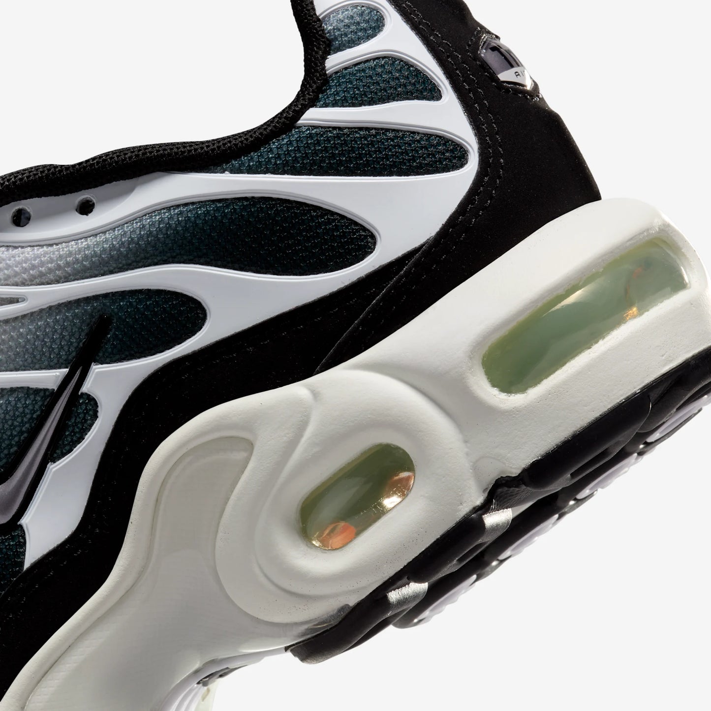 Nike Air Max Plus Black White Sail Metallic Cool Grey (GS)