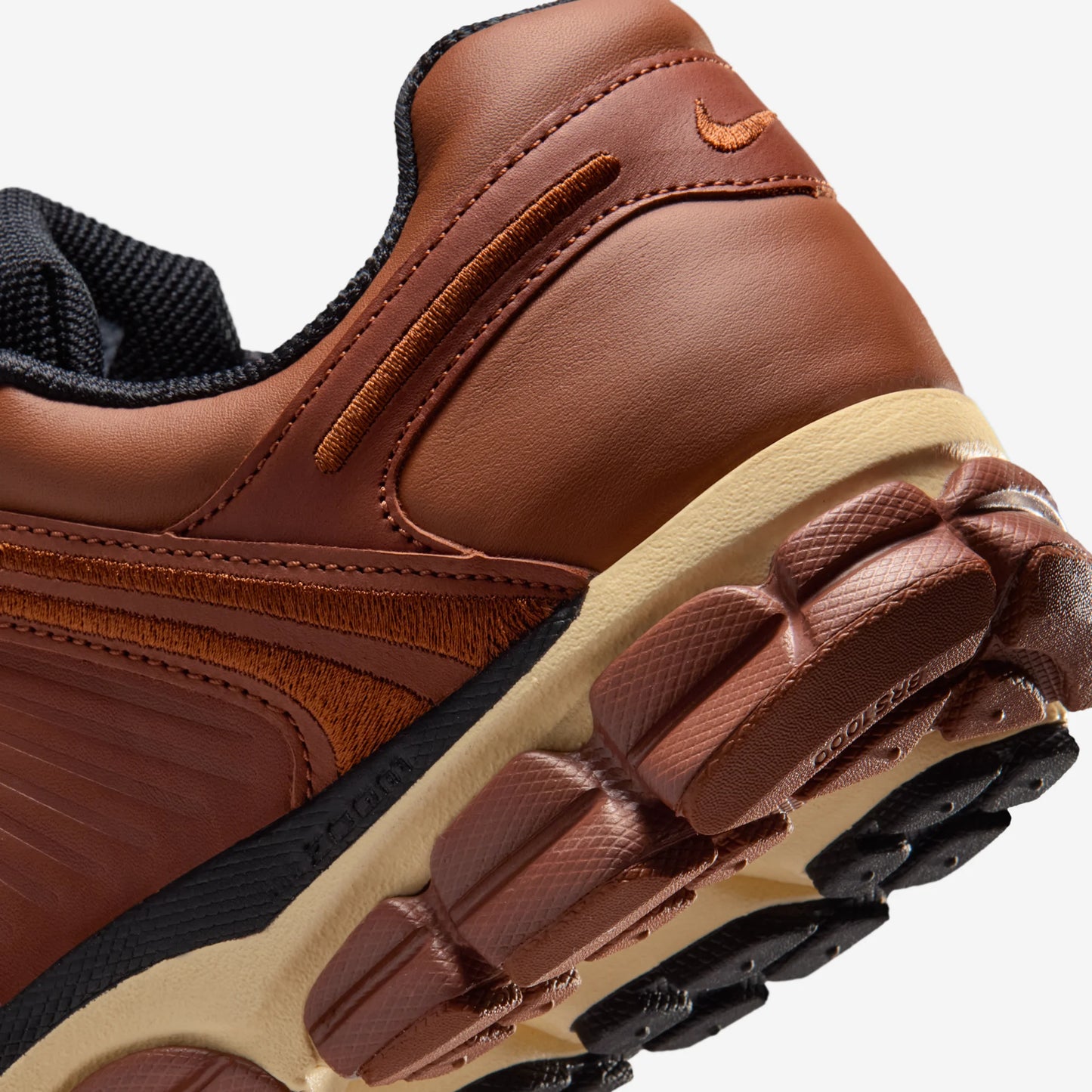 Nike Zoom Vomero 5 Swooshless Pony Sail