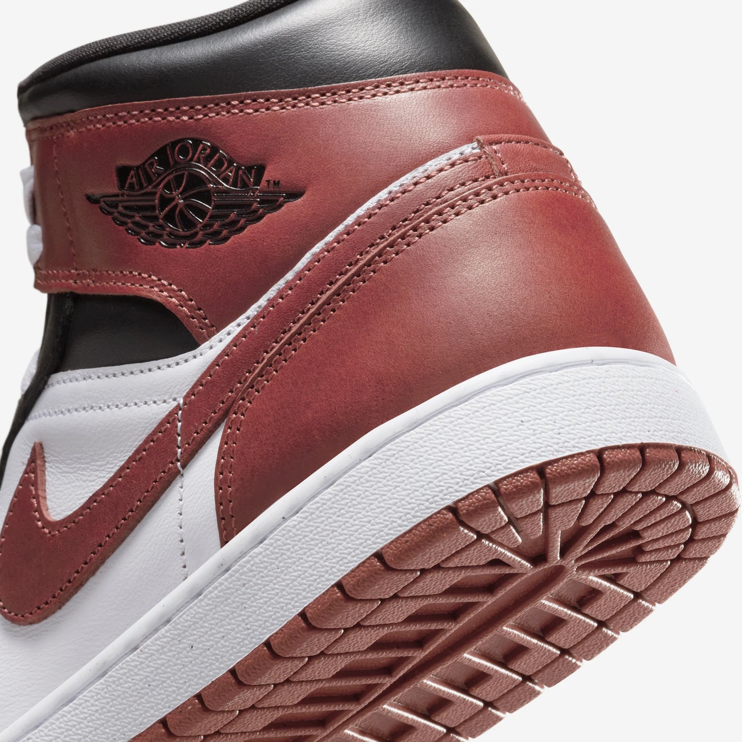 Jordan 1 Mid SE Dark Pony