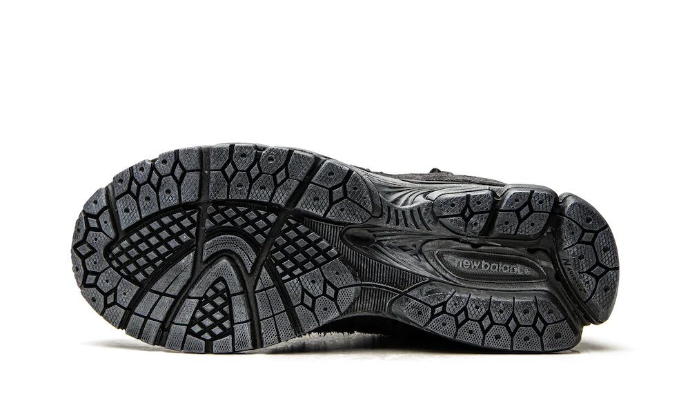 2002R Protection Pack Phantom (M2002RDB) - 38 EU - 5.5 US - Black | SOSUKICKS