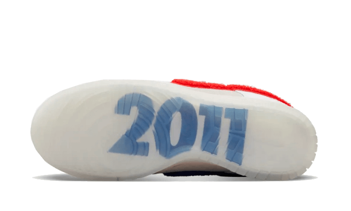 Dunk Low Retro PRM Year of the Rabbit White Crimson (FD4203-161) - 36.5 EU - 4.5 US - Red | SOSUKICKS