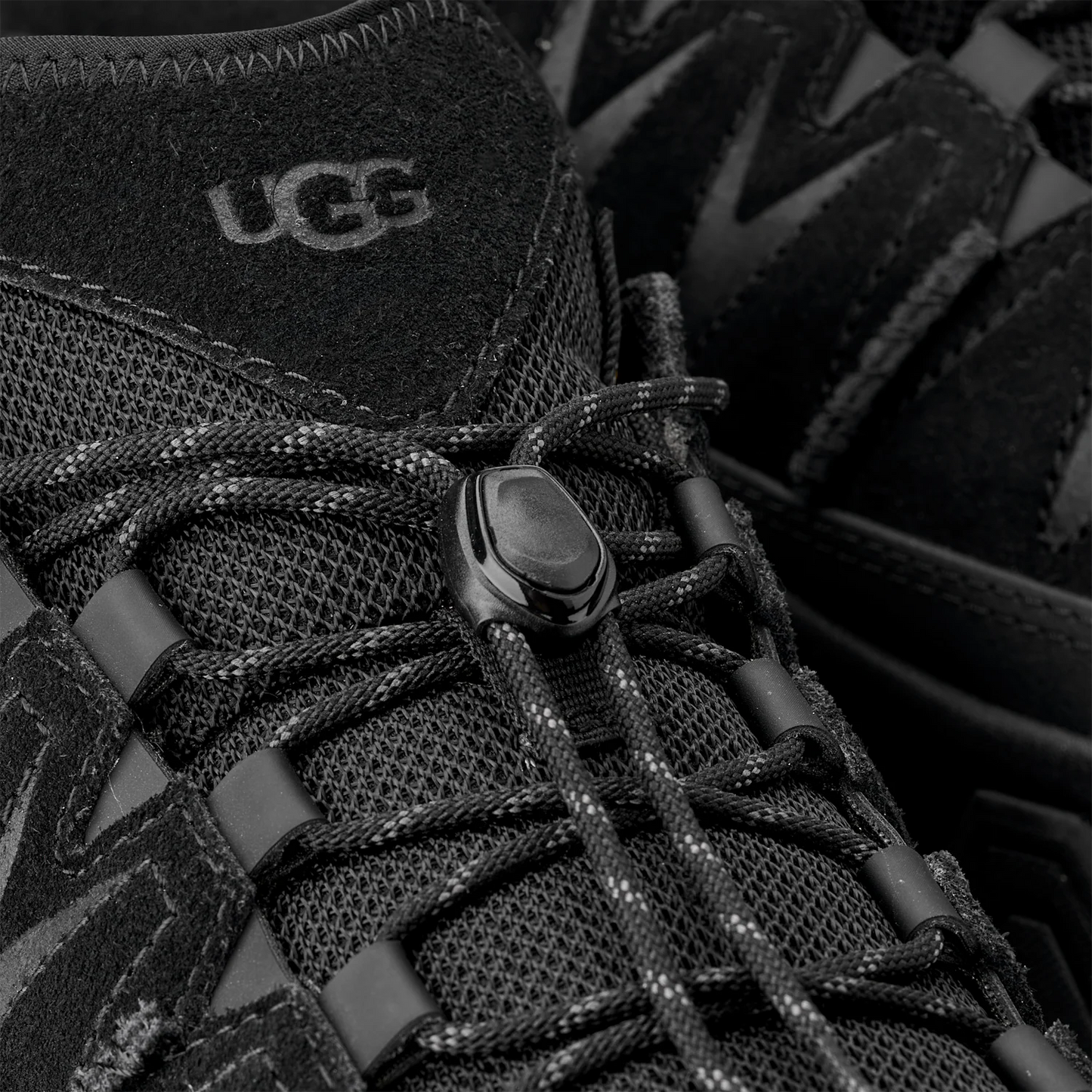 UGG CapTrail Low Black