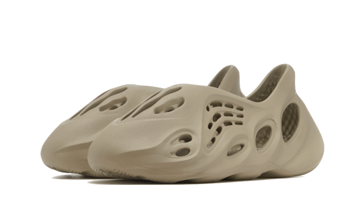 Yeezy Foam RNNR Stone Salt (GV6840) - 38 EU - 5 US - Gray | SOSUKICKS