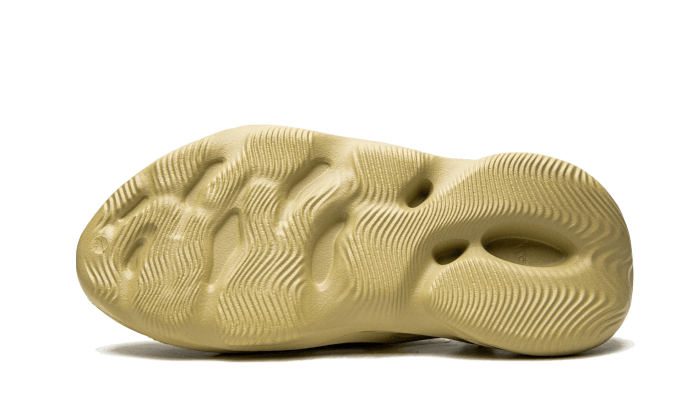 Yeezy Foam RNNR Sulfur (GV6775) - 40.5 EU - 7 US - Yellow | SOSUKICKS