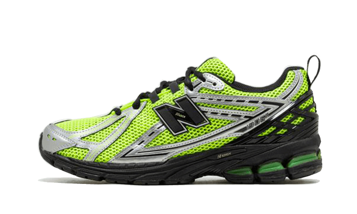 1906R Volt Black (M1906RCG) - EU 36–46.5 - Black | SOSUKICKS