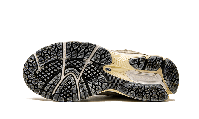 2002R Protection Pack Mirage Grey (M2002RDD) - 38 EU - 5.5 US - Gray | SOSUKICKS
