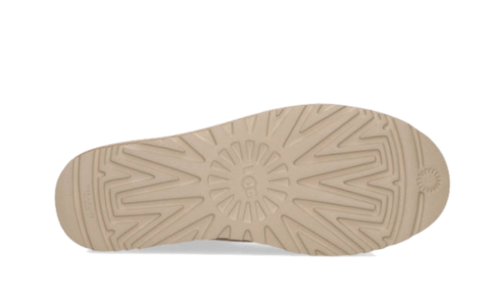 Classic Ultra Mini Boot Sand (1116109-SAN) - 38 EU - 7 US - Beige | SOSUKICKS