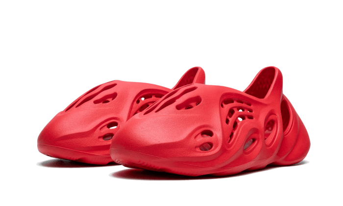 Yeezy Foam RNNR Vermillion (GW3355) - 38 EU - 5 US - Red | SOSUKICKS