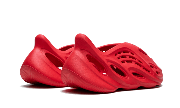 Yeezy Foam RNNR Vermillion (GW3355) - 39 EU - 6 US - Red | SOSUKICKS