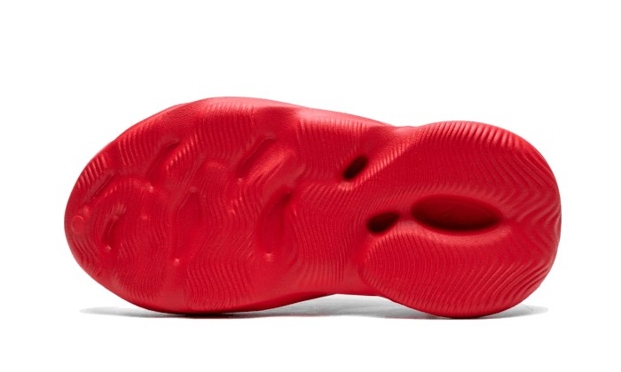 Yeezy Foam RNNR Vermillion (GW3355) - 40.5 EU - 7 US - Red | SOSUKICKS
