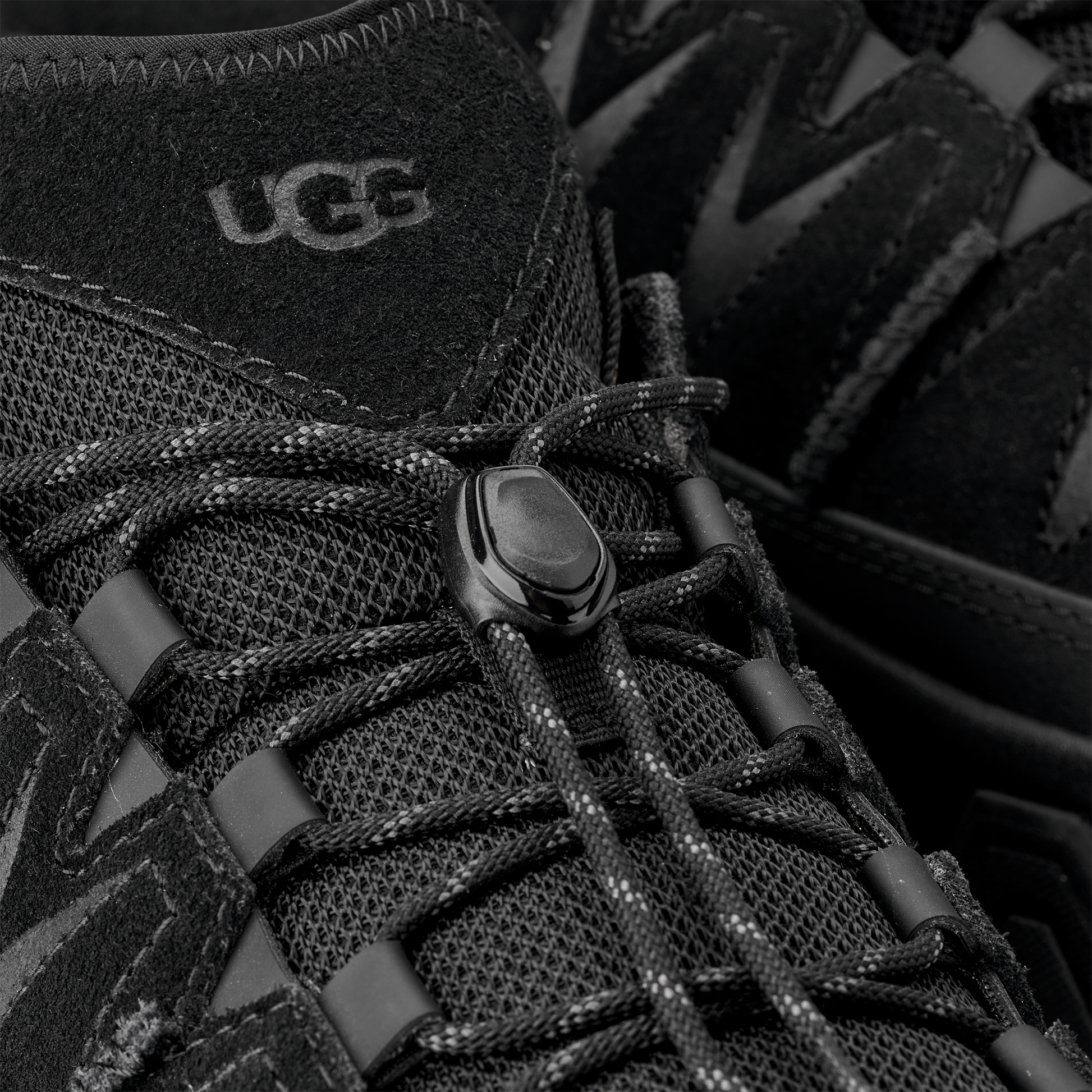 UGG CapTrail Low Black