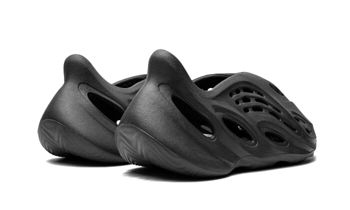 Yeezy Foam RNNR Onyx (HP8739) - 39 EU - 6 US - Black | SOSUKICKS