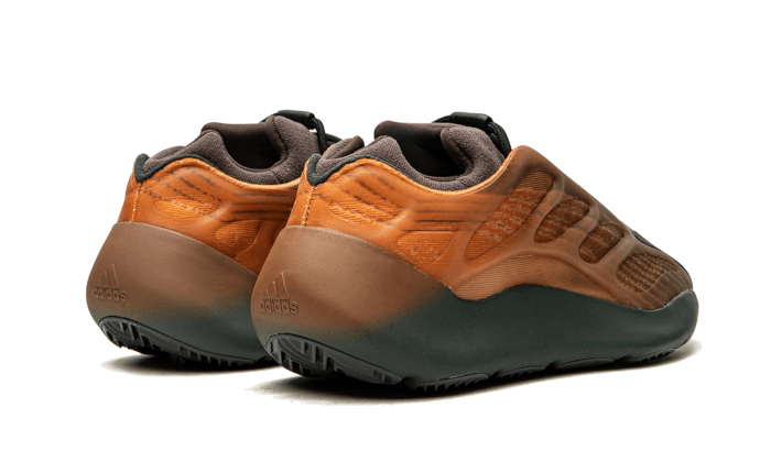 Yeezy 700 V3 Copper Fade (GY4109) - 37 1/3 EU - 5 US - Orange | SOSUKICKS