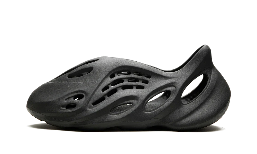 Yeezy Foam RNNR Carbon (IG5349) - EU 37–50 - Black | SOSUKICKS
