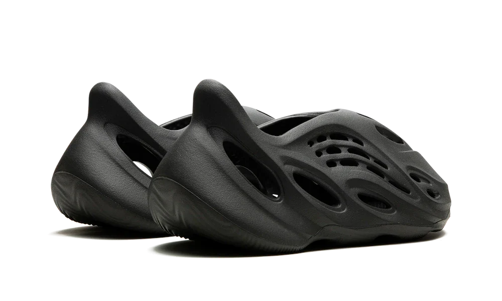 Yeezy Foam RNNR Carbon (IG5349) - 39 EU - 6 US - Black | SOSUKICKS