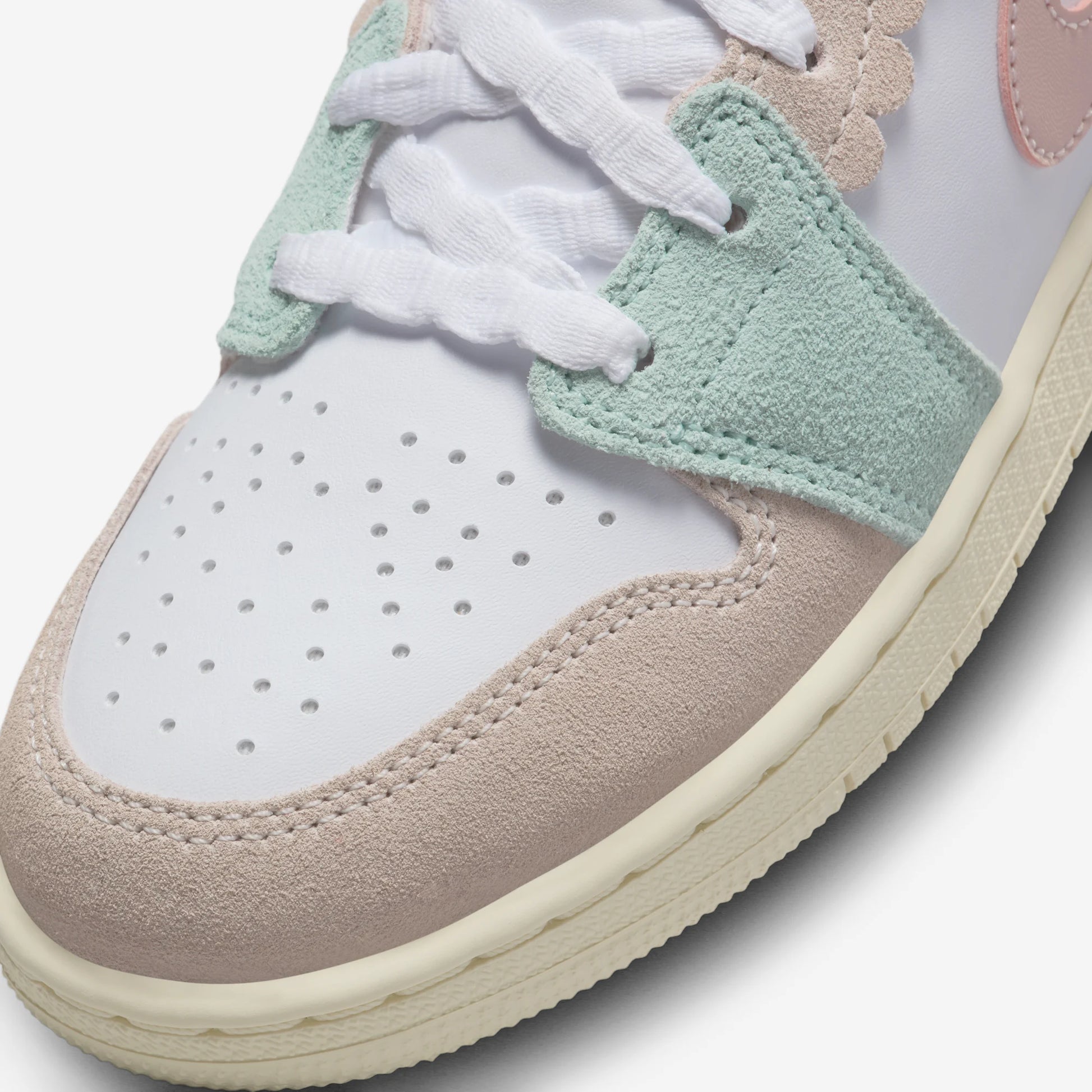 Jordan 1 Mid SE Pink Oxford (GS)