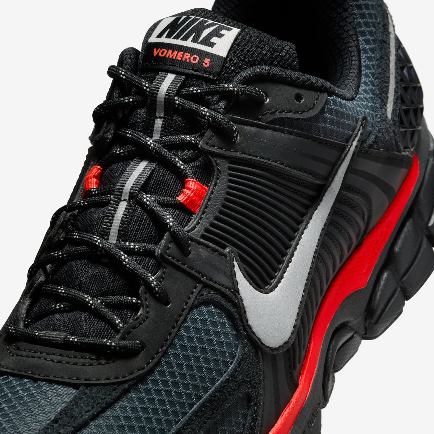 Nike Zoom Vomero 5 Black Metallic University Red