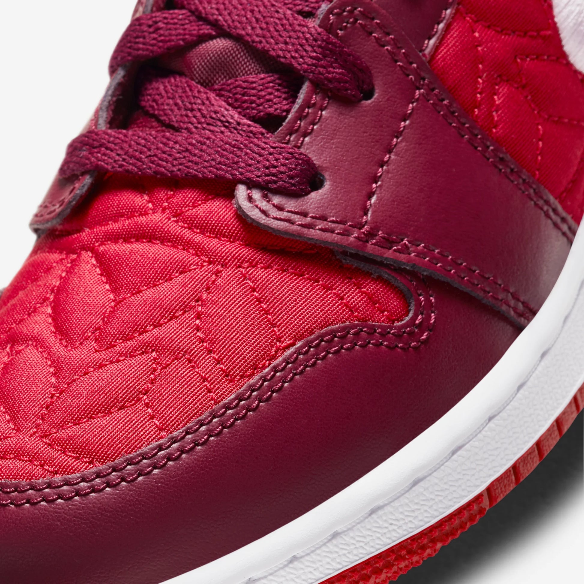 Jordan 1 Mid SE Red Quilt (GS)