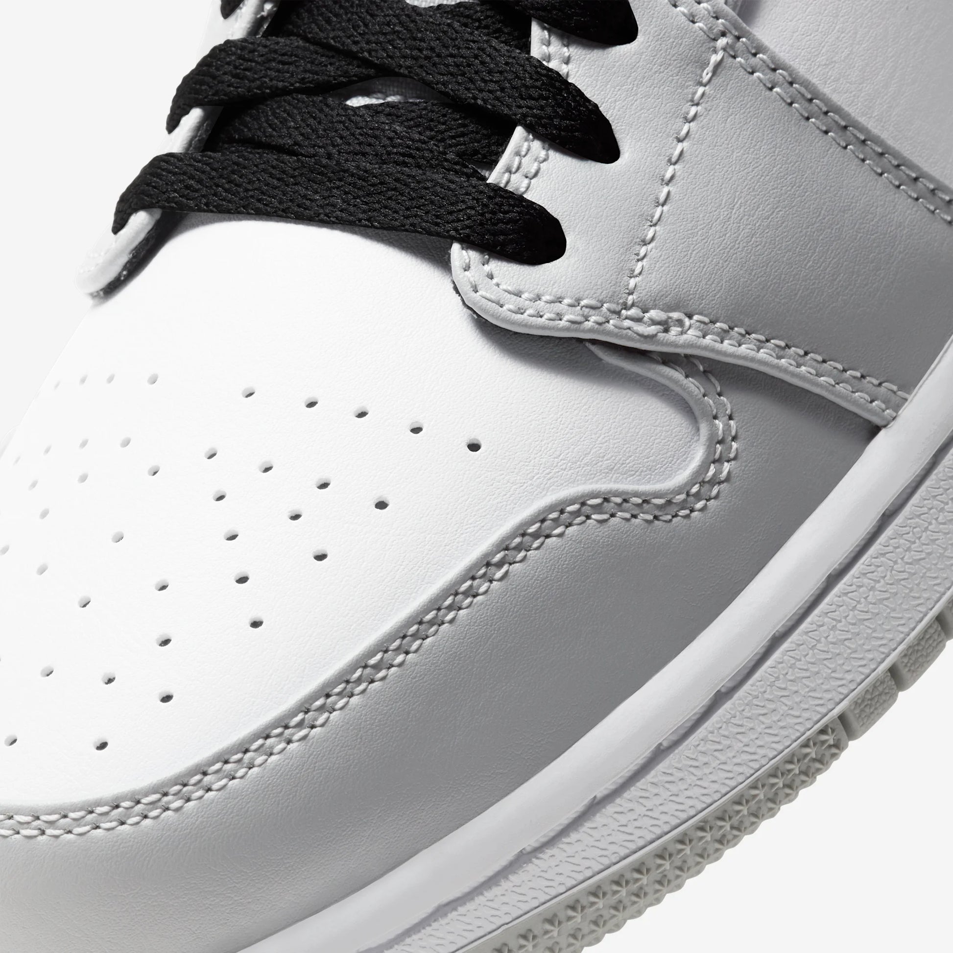 Jordan 1 Mid Light Smoke Grey
