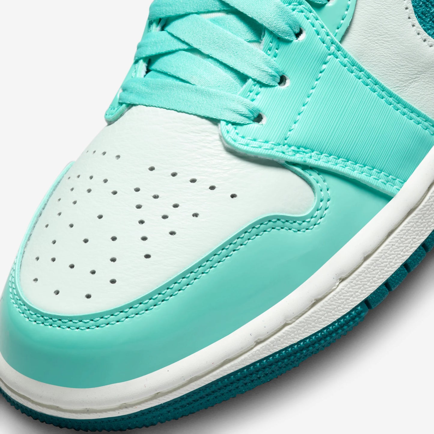 Jordan 1 Mid Chenille Bleached Turquoise (Women's)