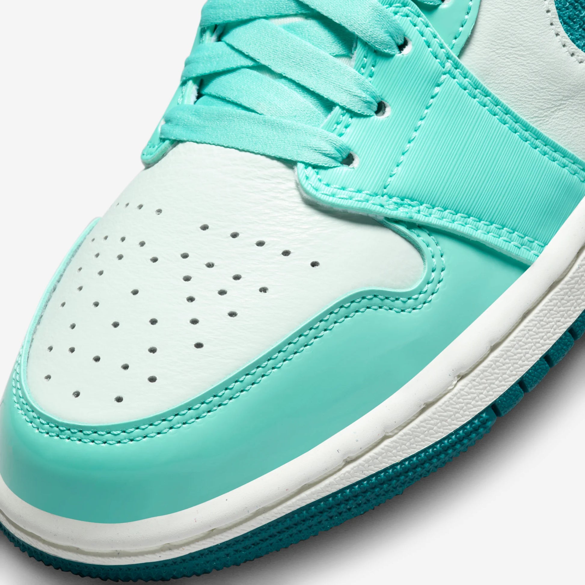 Jordan 1 Mid Chenille Bleached Turquoise (Women's)