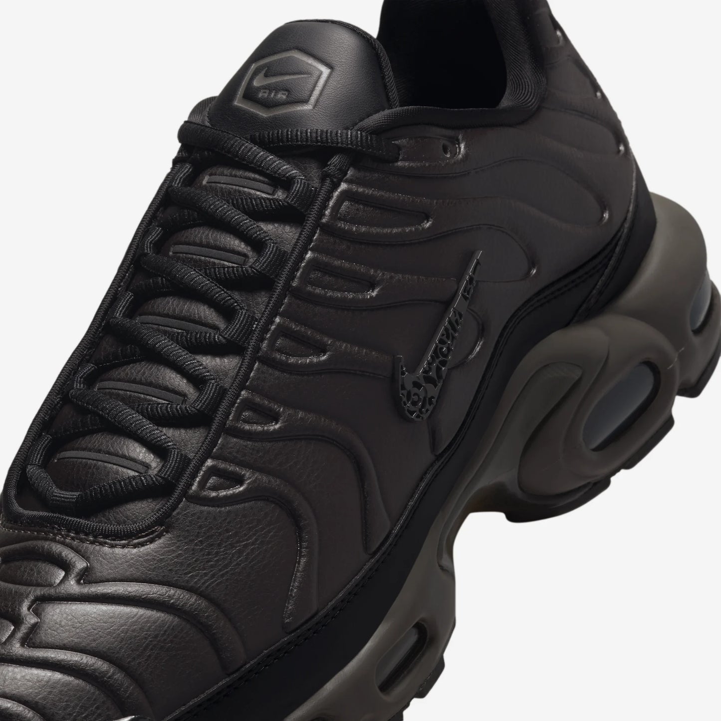 Nike Air Max Plus Premium Paris