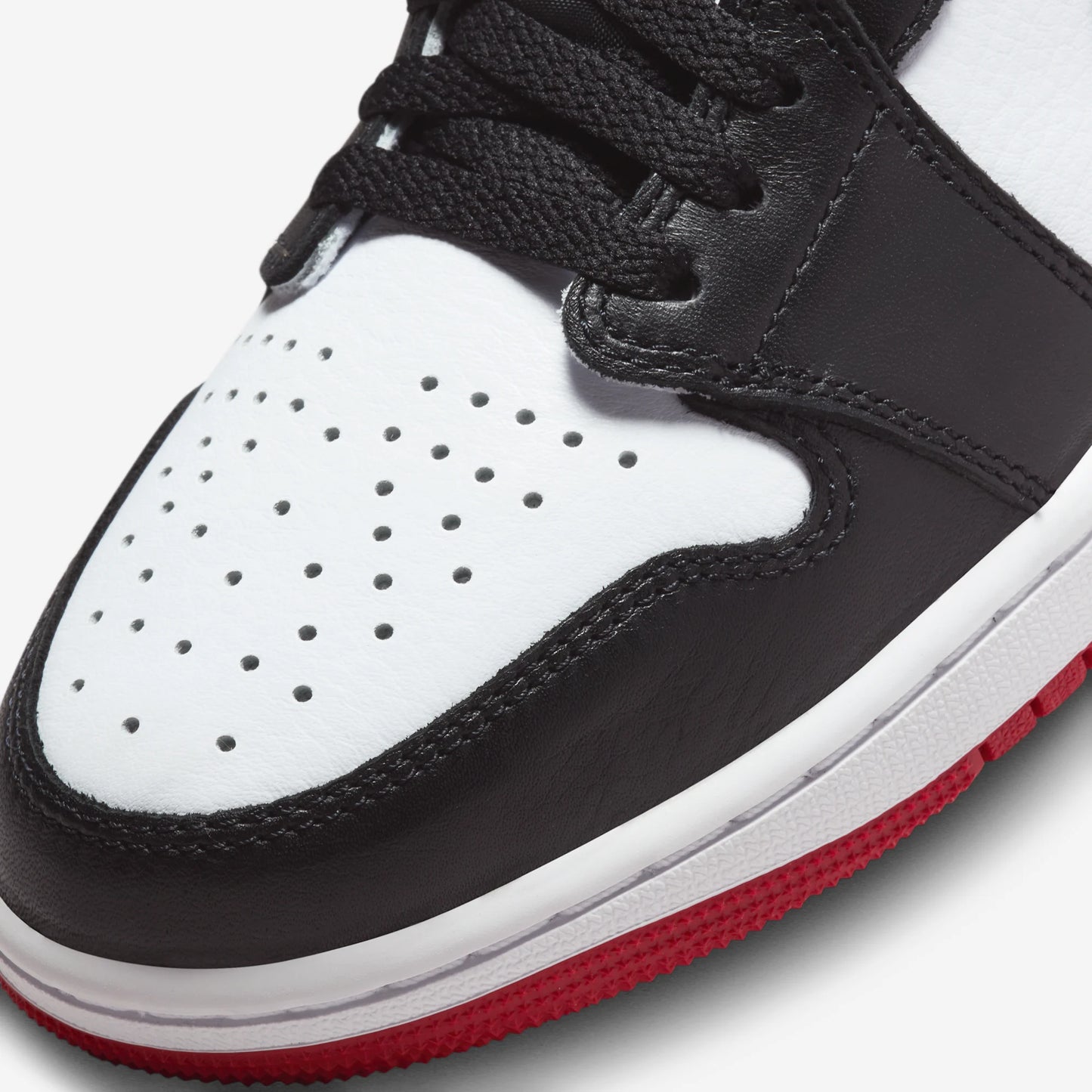 Jordan 1 Retro Low OG Black Toe (2023)