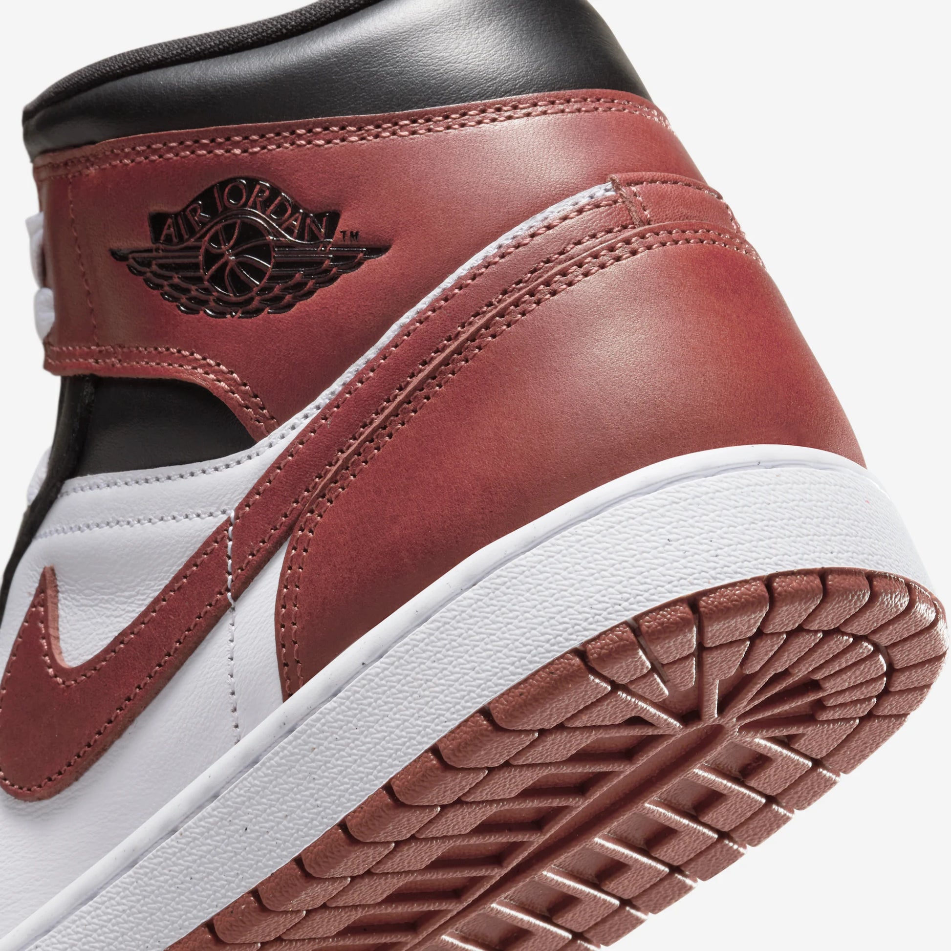 Jordan 1 Mid SE Dark Pony