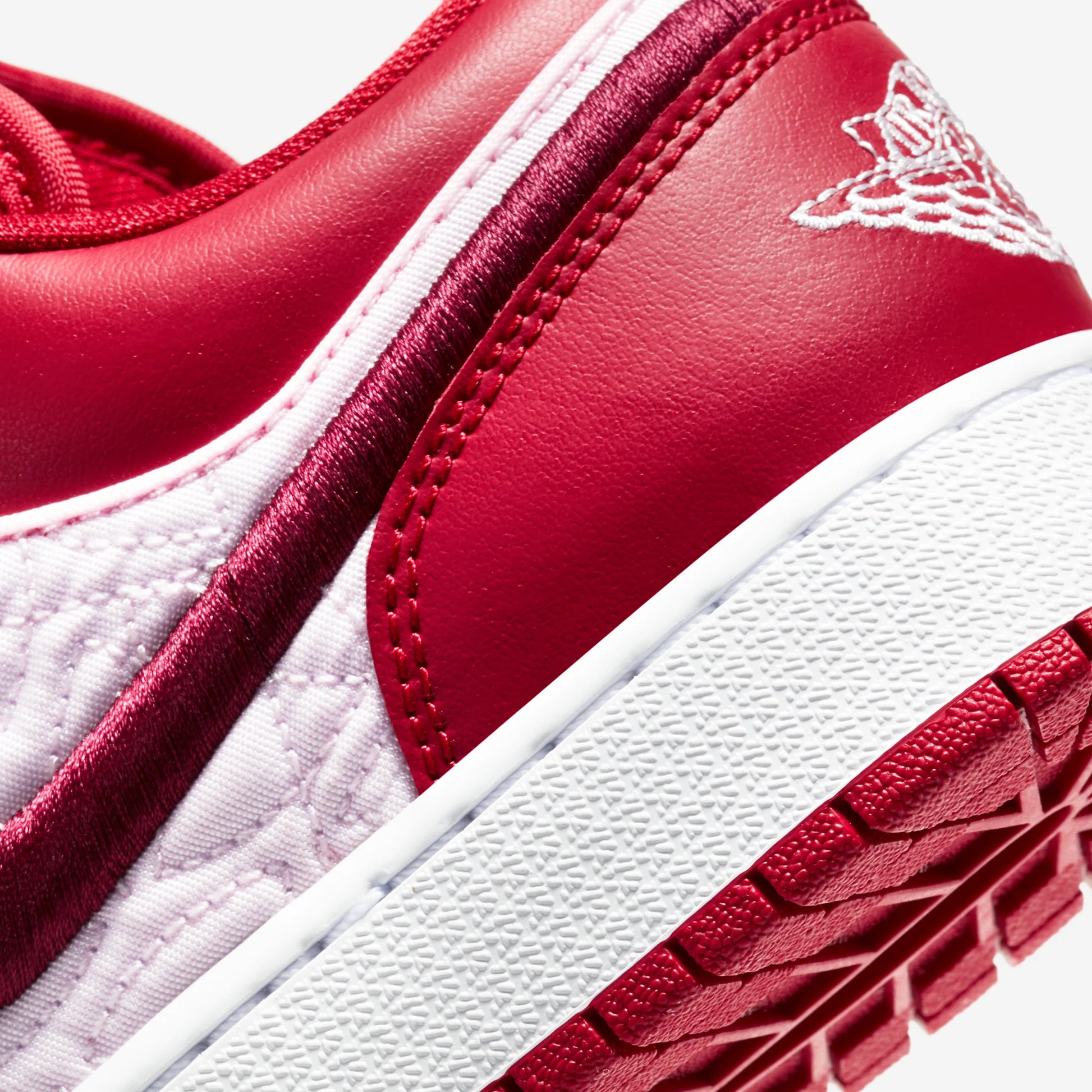 Jordan 1 Low SE Red Quilt (GS)