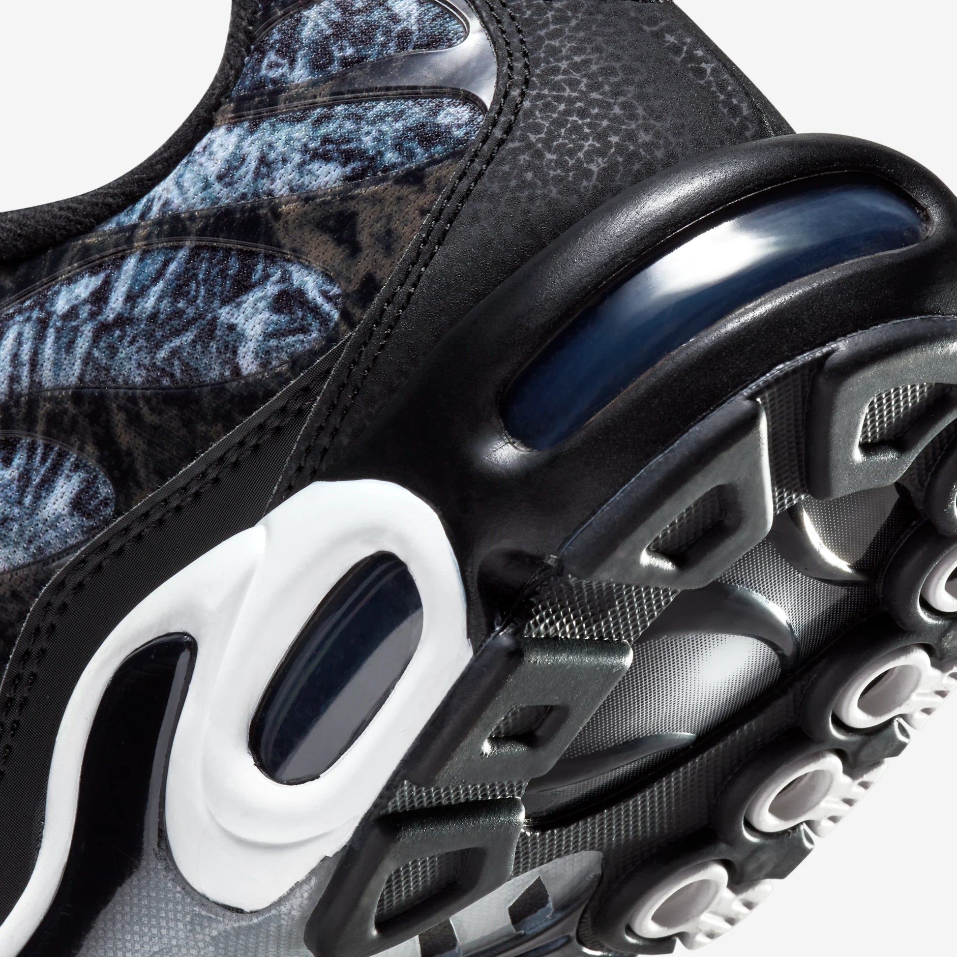 Nike Air Max Plus Dark Smoke Grey
