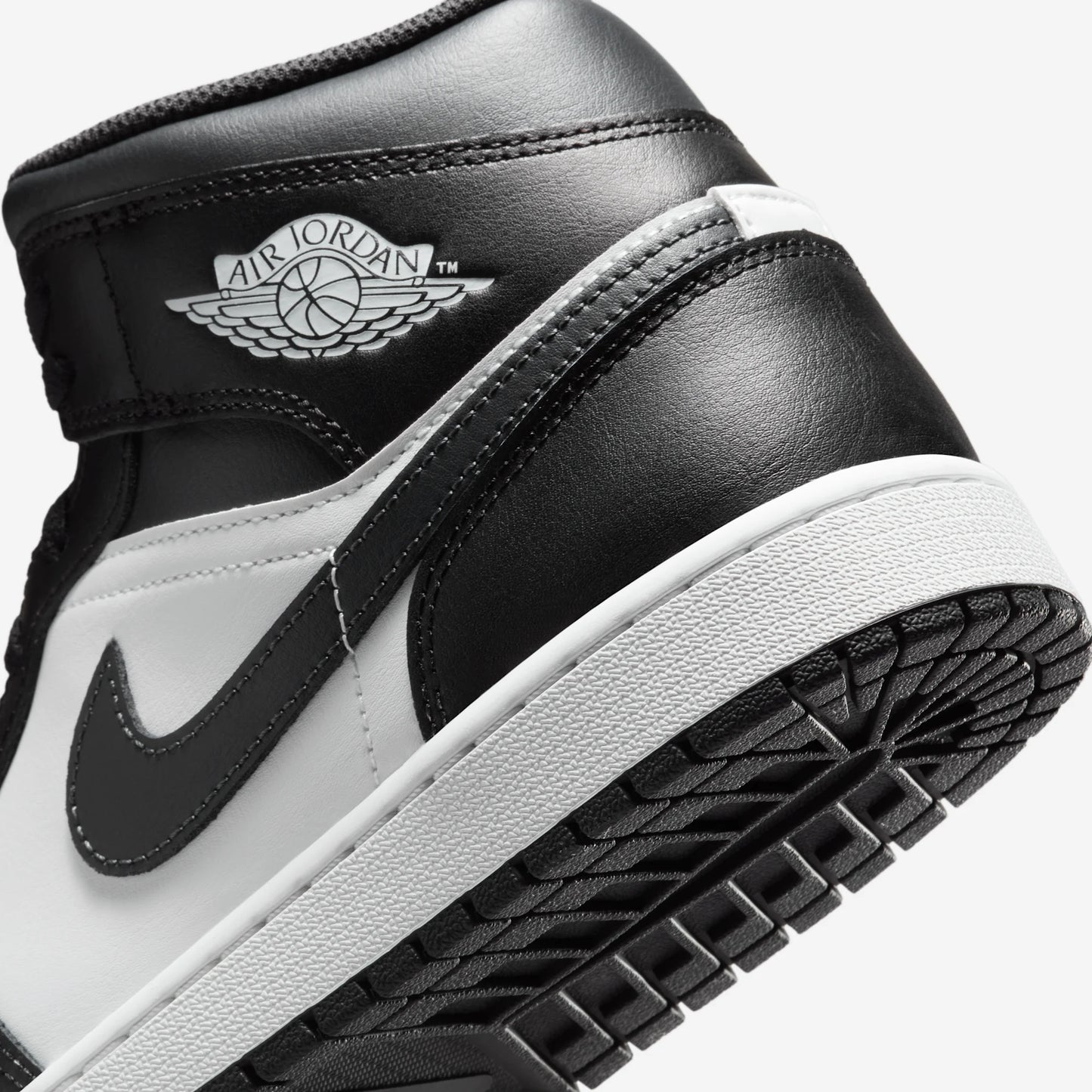 Jordan 1 Mid Off Noir Toe