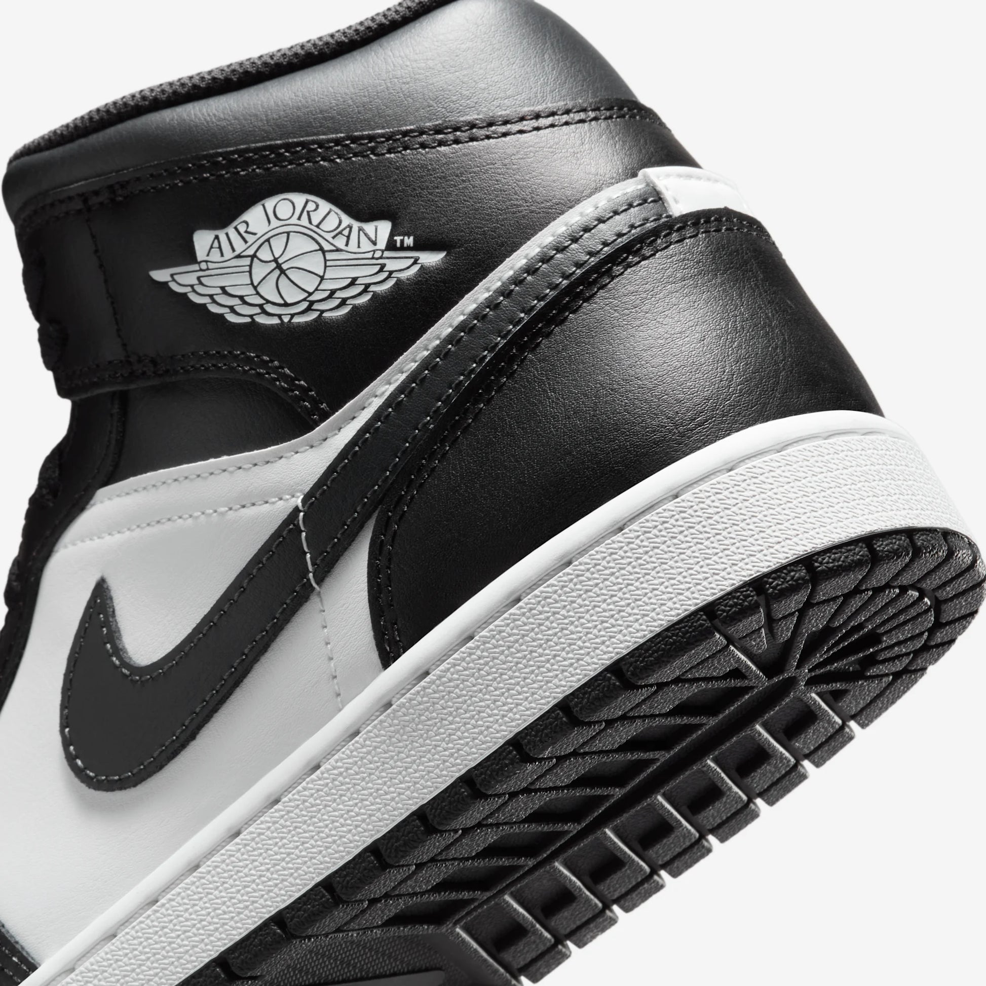 Jordan 1 Mid Off Noir Toe
