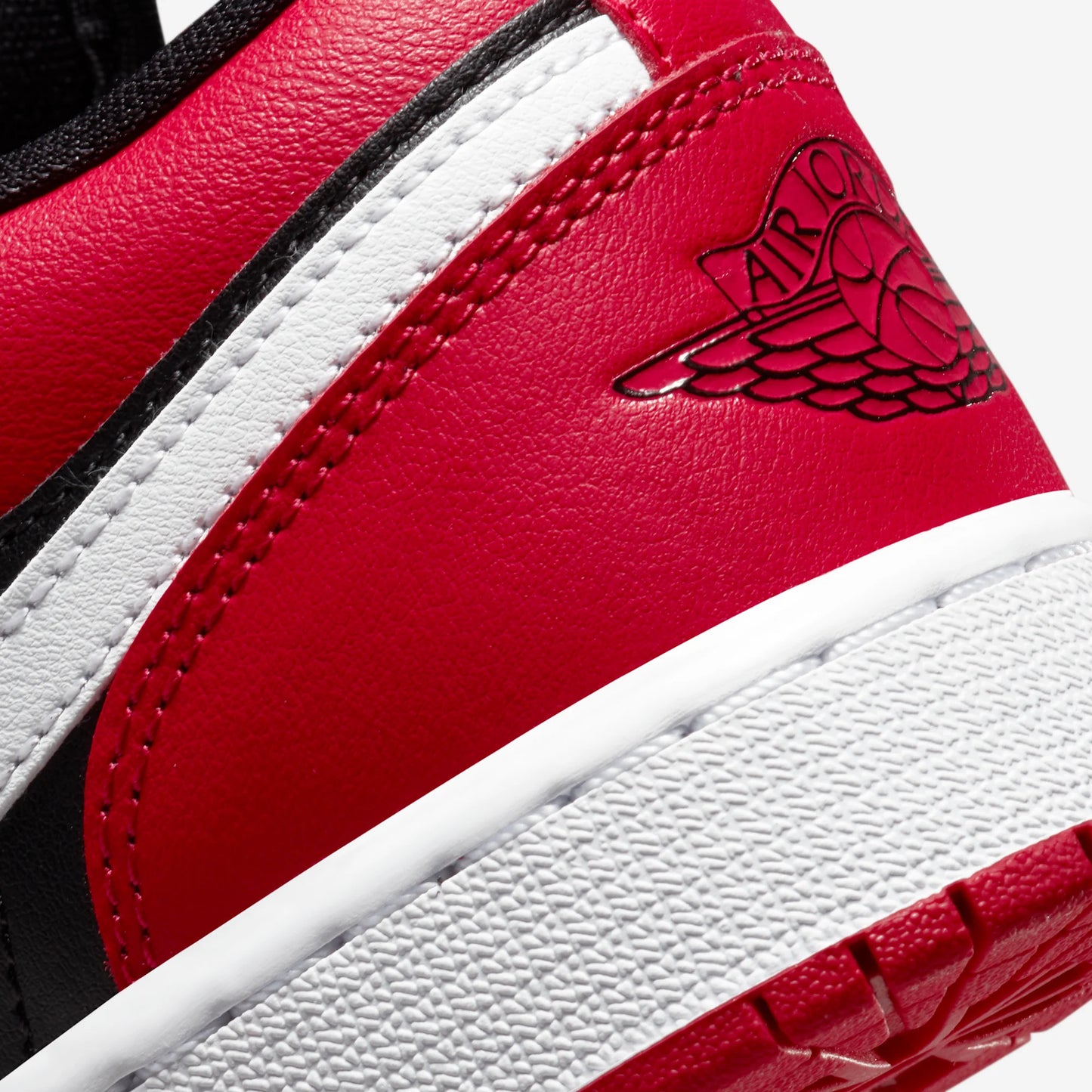 Jordan 1 Low Black Very Berry (GS)