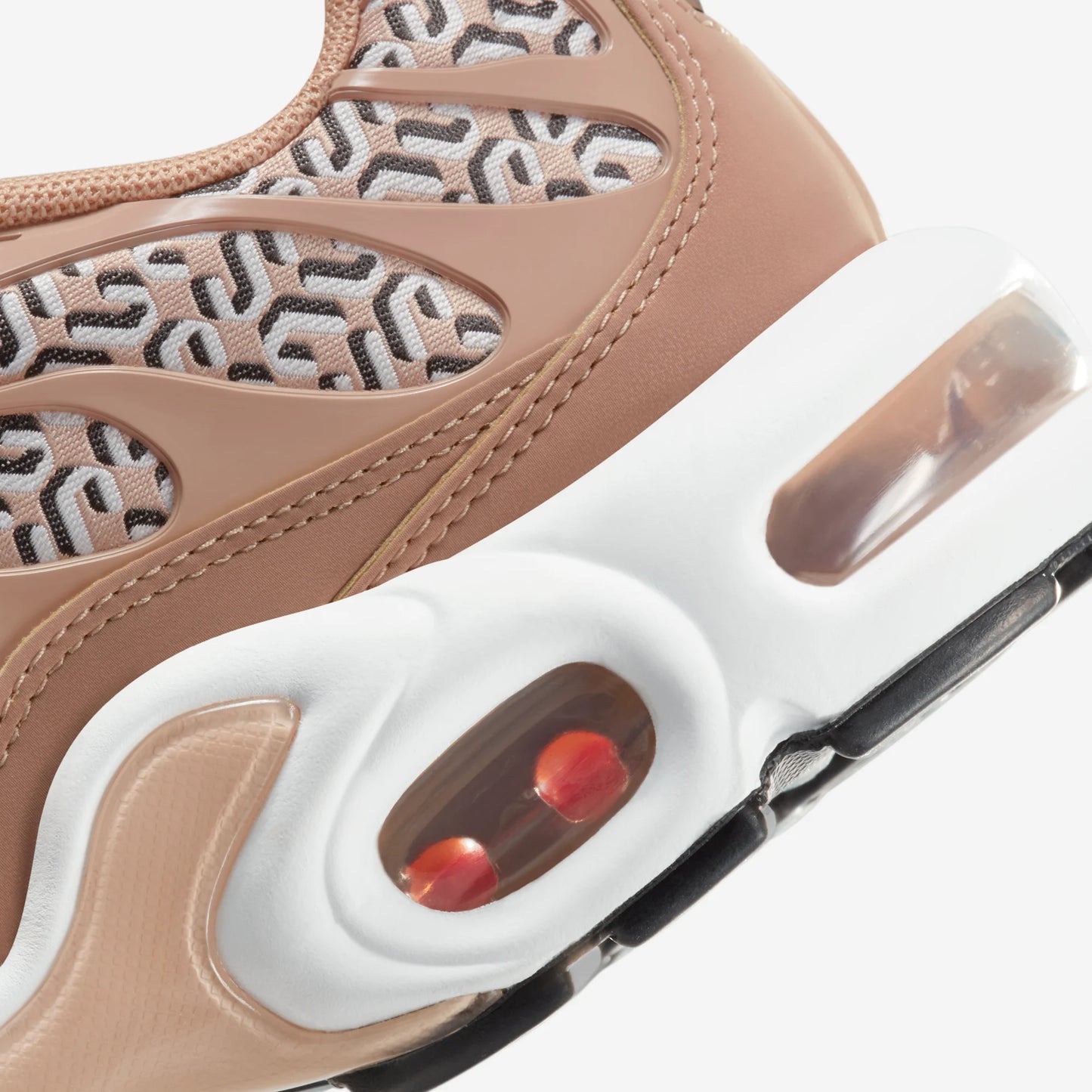 Nike Air Max Plus United in Victory (Women's)
