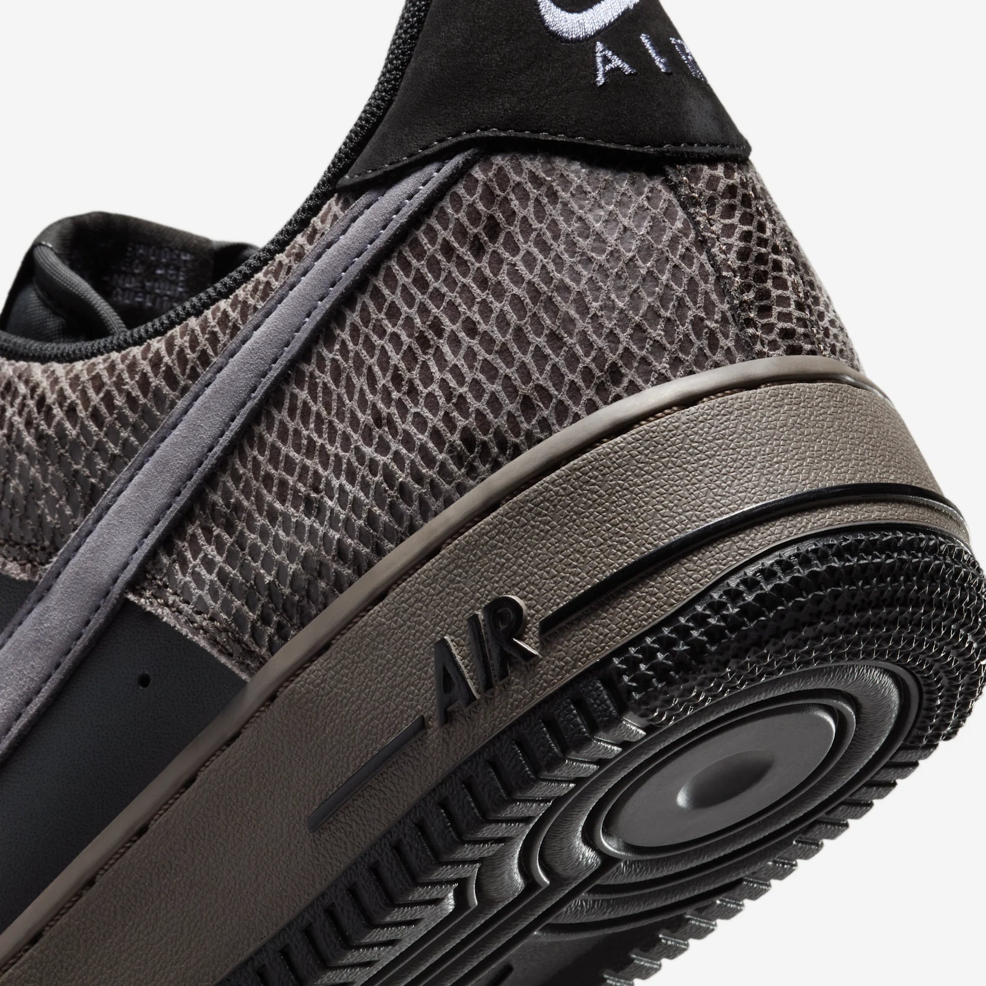 Nike Air Force 1 Low Off Noir Snakeskin