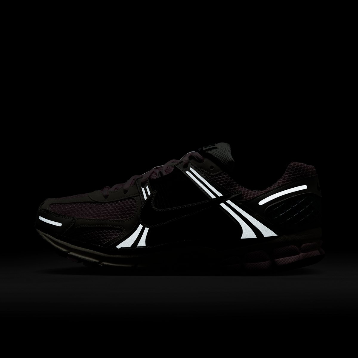 Nike Zoom Vomero 5 Pink Foam Phantom Metallic Platinum Black