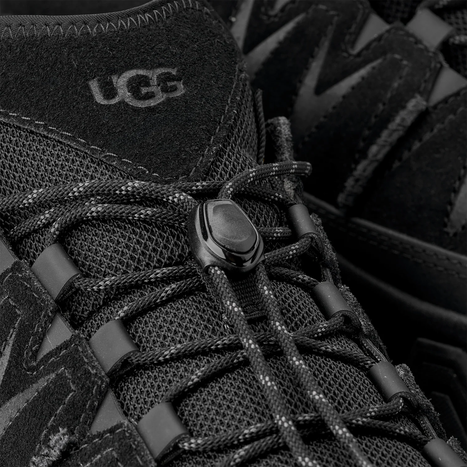 UGG CapTrail Low Black