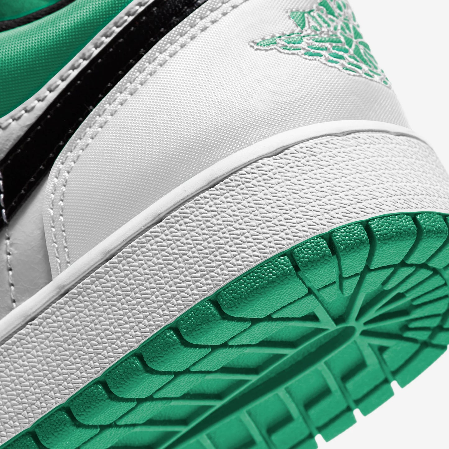 Jordan 1 Low White Lucky Green Tumbled Leather (GS)