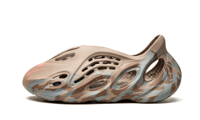 Yeezy Foam RNNR MX Sand Grey (GY3969) - EU 37–48.5 - Gray | SOSUKICKS