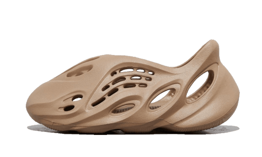 Yeezy Foam RNNR Mist (GV6774) - EU 37–47 - Brown | SOSUKICKS
