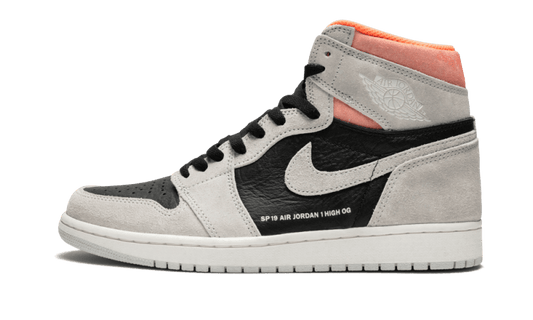 Air Jordan 1 Retro High Neutral Grey Hyper Crimson (555088-018) - EU 40–46 - Gray | SOSUKICKS