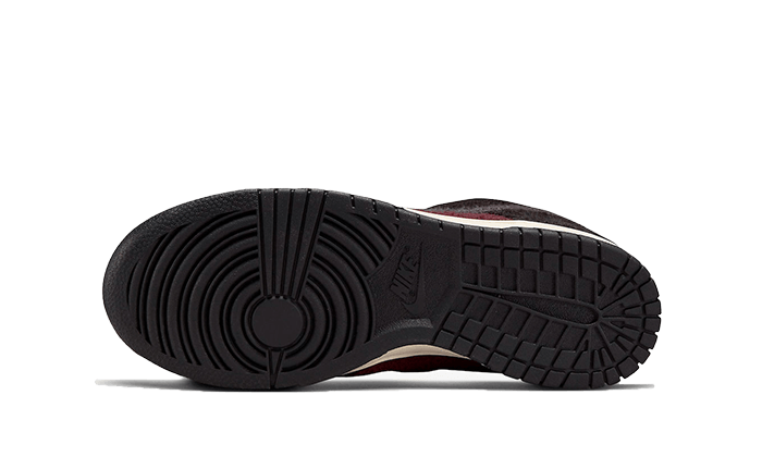 Dunk Low SE Fleece Burgundy Crush (DQ7579-600) - 36.5 EU - 4.5 US - Burgundy | SOSUKICKS