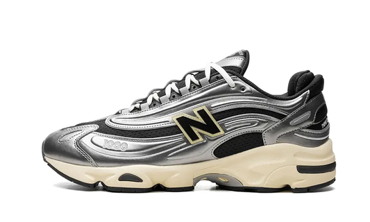 1000 Silver Metallic (M1000SL) - EU 36–46.5 - Gray | SOSUKICKS