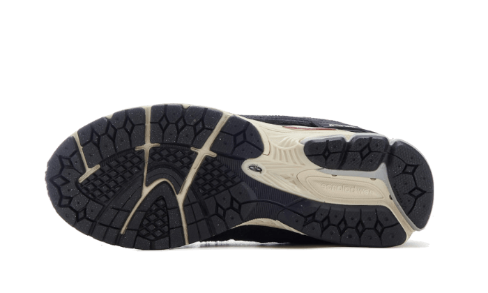 1906D Protection Pack Black (M1906DD) - 38.5 EU - 6 US - Black | SOSUKICKS