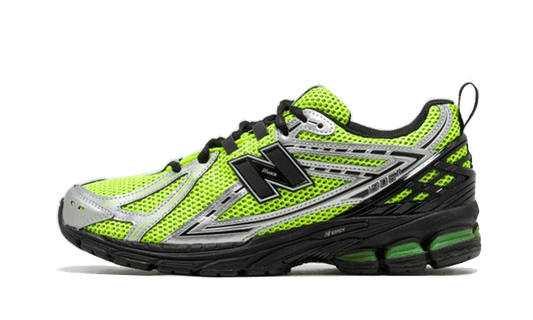 1906R Volt Black (M1906RCG) - EU 36–46.5 - Black | SOSUKICKS