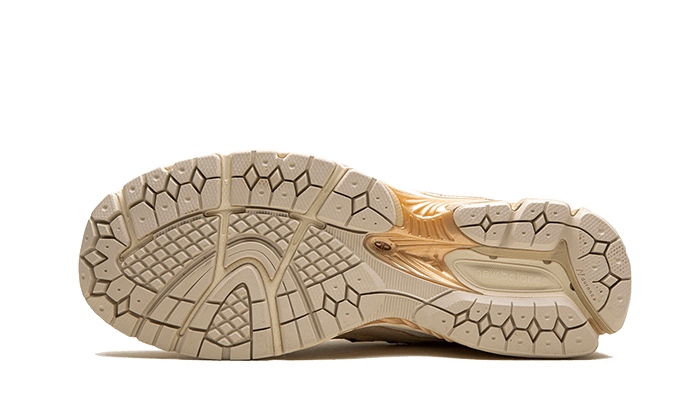 2002R Protection Pack Sandstone Turtledove (M2002RDQ) - 38 EU - 5.5 US - White | SOSUKICKS