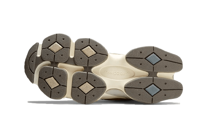 9060 Mushroom Aluminium (U9060MUS) - 38 EU - 5.5 US - Multicolor | SOSUKICKS