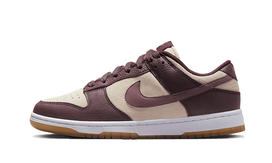 Dunk Low Plum Eclipse (FJ4734-100) - EU 35.5–47.5 - Purple | SOSUKICKS