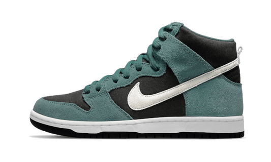 Nike SB Dunk High Green Suede (DQ3757-300) - EU 36–46 - Green | SOSUKICKS